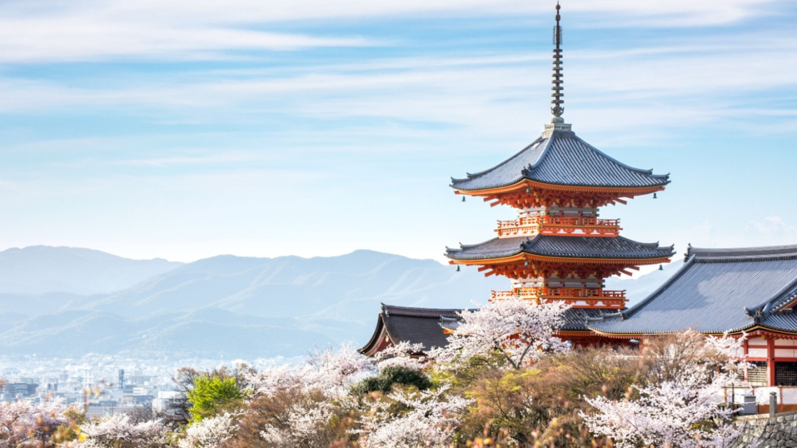 Груповий круїз з Китаю до Японії. Українська група