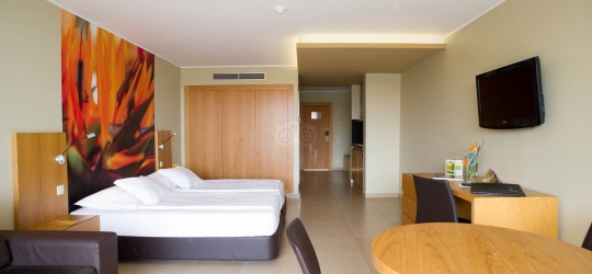 Four Views Oasis 4*  